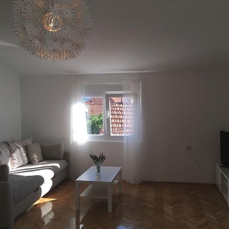 Centre Apartment Bozava Ngoại thất bức ảnh