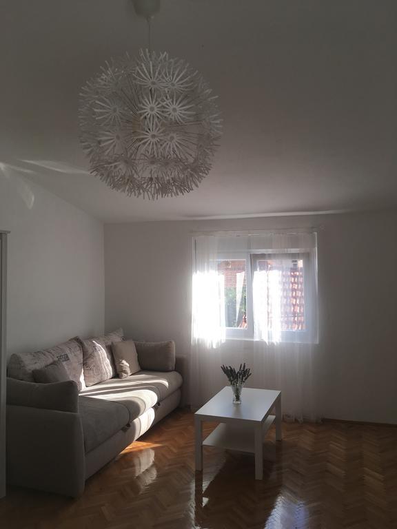 Centre Apartment Bozava Ngoại thất bức ảnh