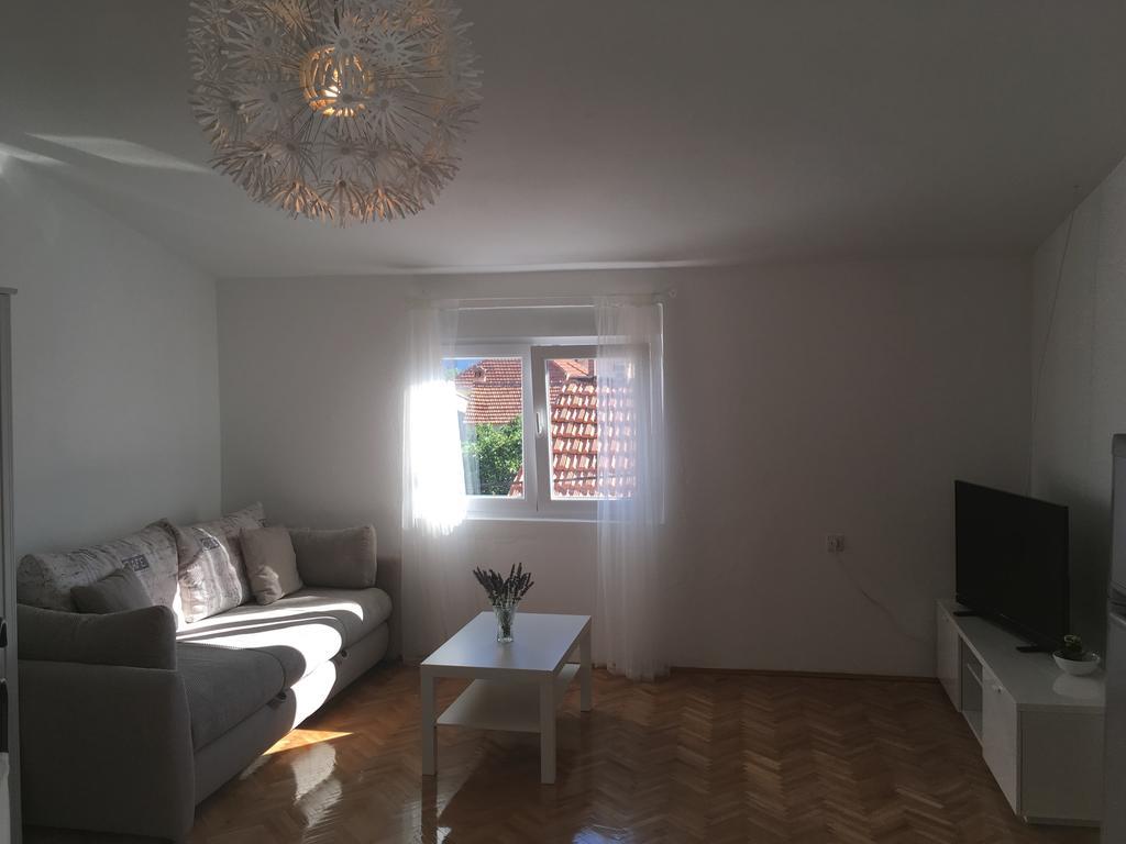 Centre Apartment Bozava Ngoại thất bức ảnh