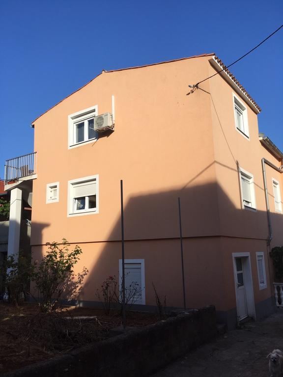 Centre Apartment Bozava Ngoại thất bức ảnh